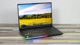Acer Predator Helios 18 AI-10
