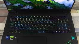 Acer Predator Helios 18 AI-2-1