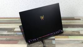 Acer Predator Helios 18 AI-2-1