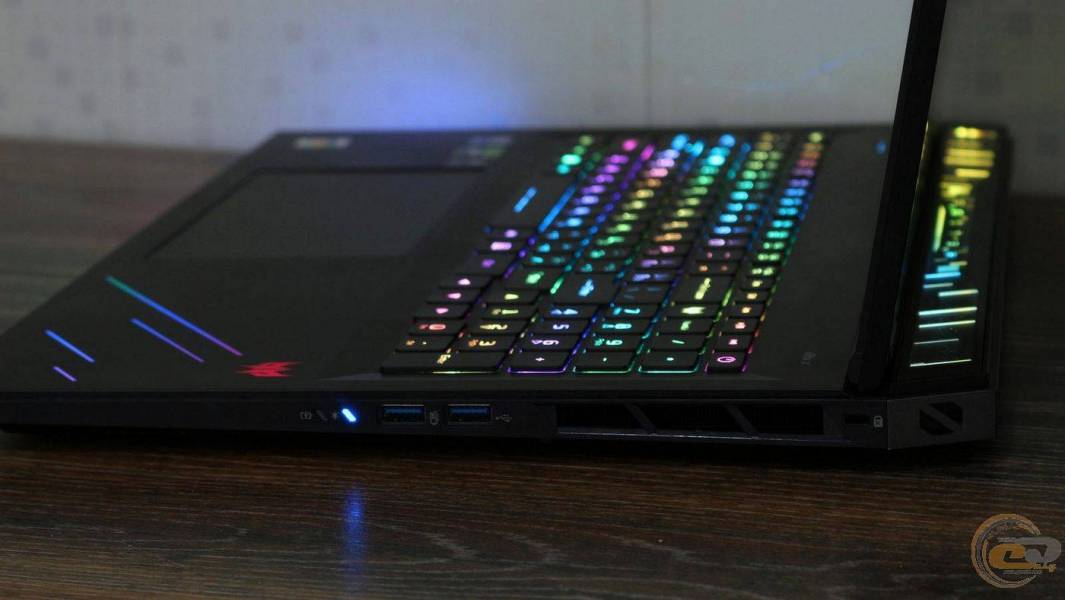 Acer Predator Helios 18 AI-2-1