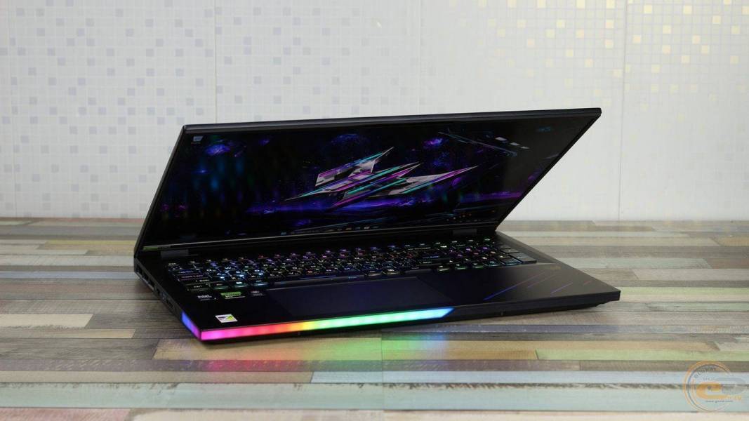 Acer Predator Helios 18 AI-2-1