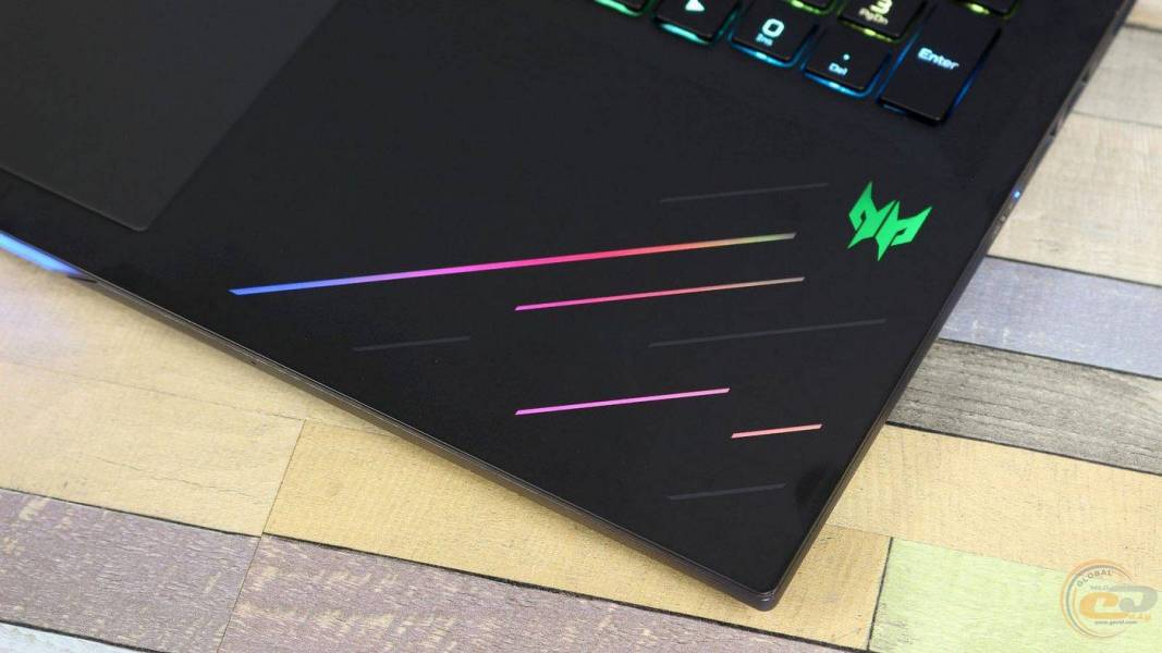 Acer Predator Helios 18 AI-2-1