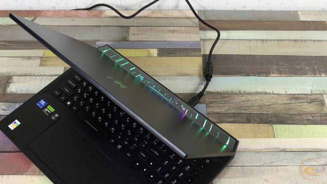 Acer Predator Helios 18 AI-2-1