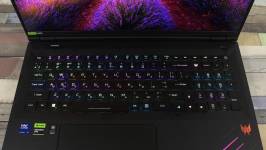 Acer Predator Helios 18 AI-3