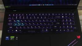 Acer Predator Helios 18 AI-3