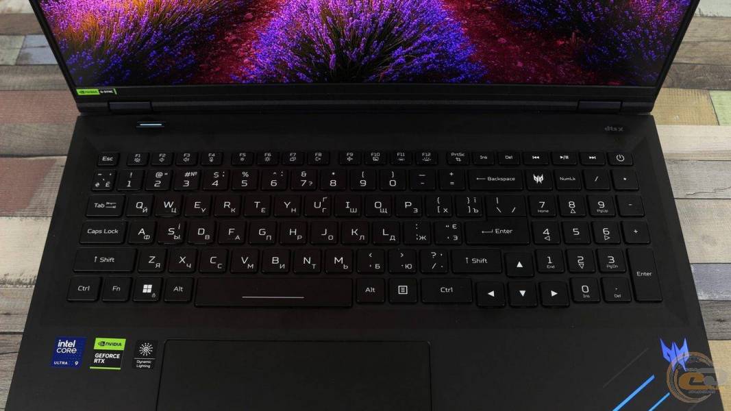 Acer Predator Helios 18 AI-3