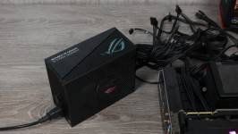 ASUS_ROG-STRIX-1000W Gold Aura2