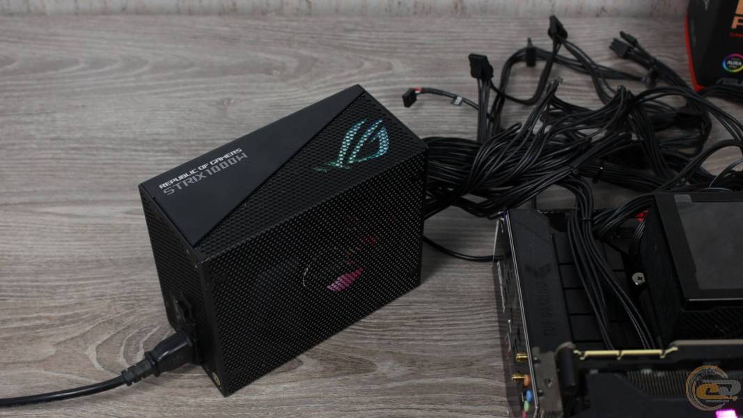 ASUS_ROG-STRIX-1000W Gold Aura2