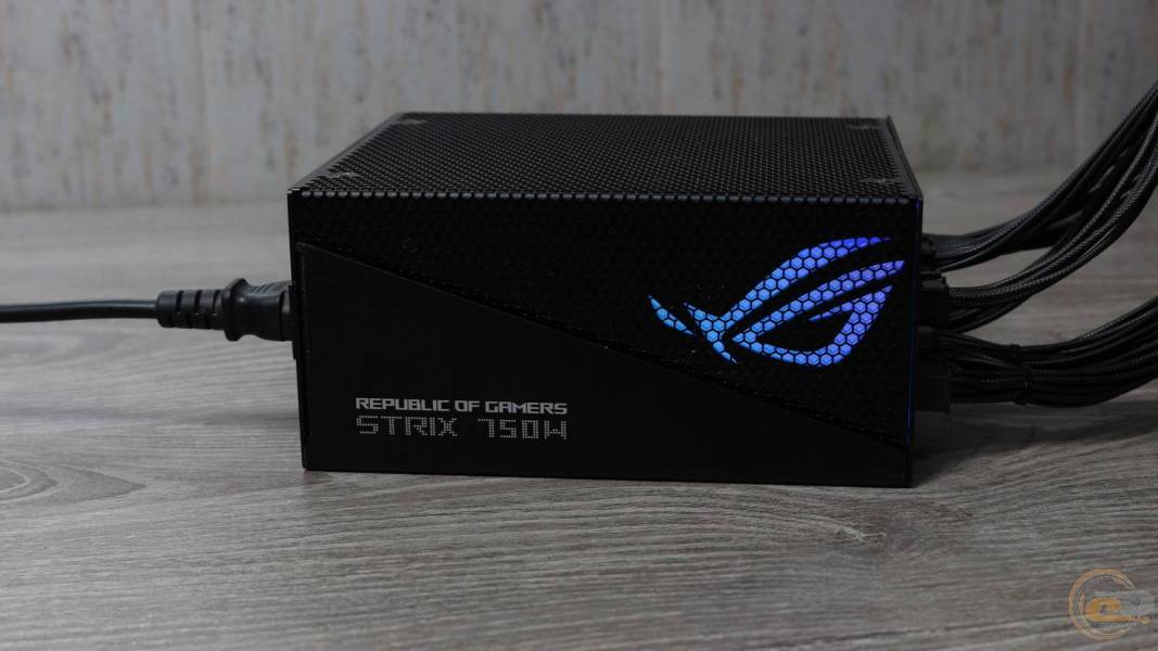 ASUS_ROG-STRIX-750W2