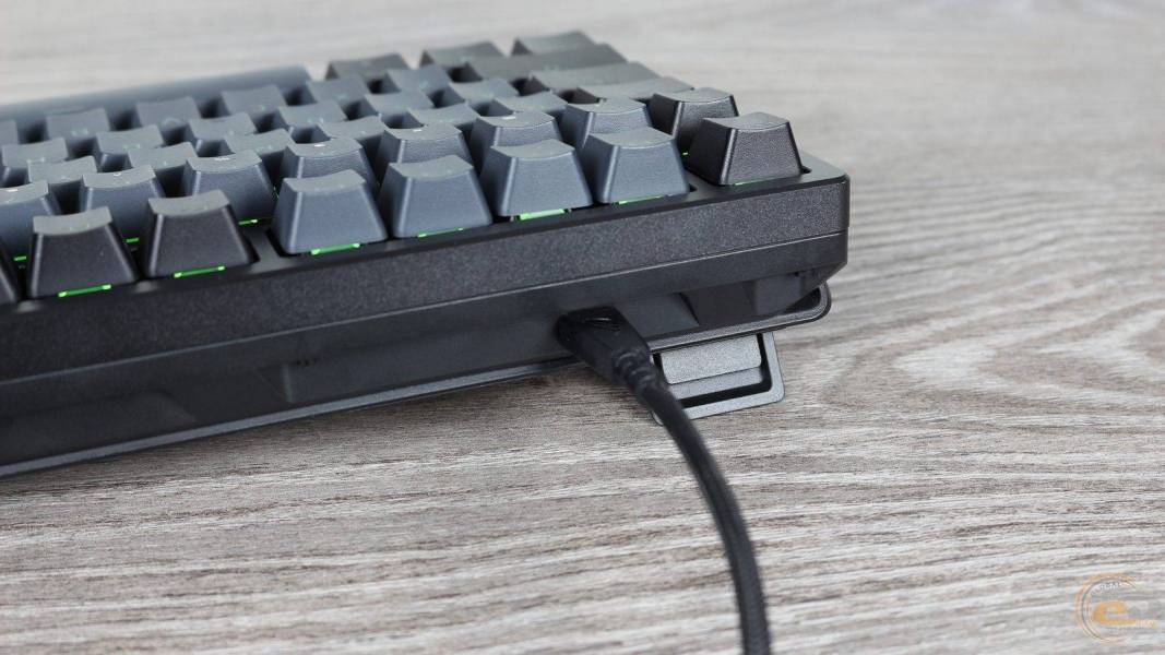 ASUS ROG Azoth 96 HE-5-1