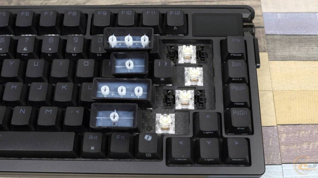 ASUS ROG Azoth Extreme-11