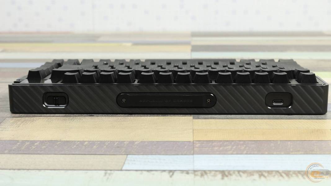 ASUS ROG Azoth Extreme-5