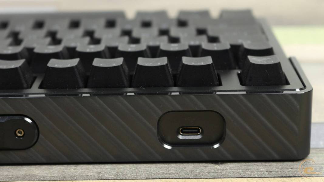 ASUS ROG Azoth Extreme-5