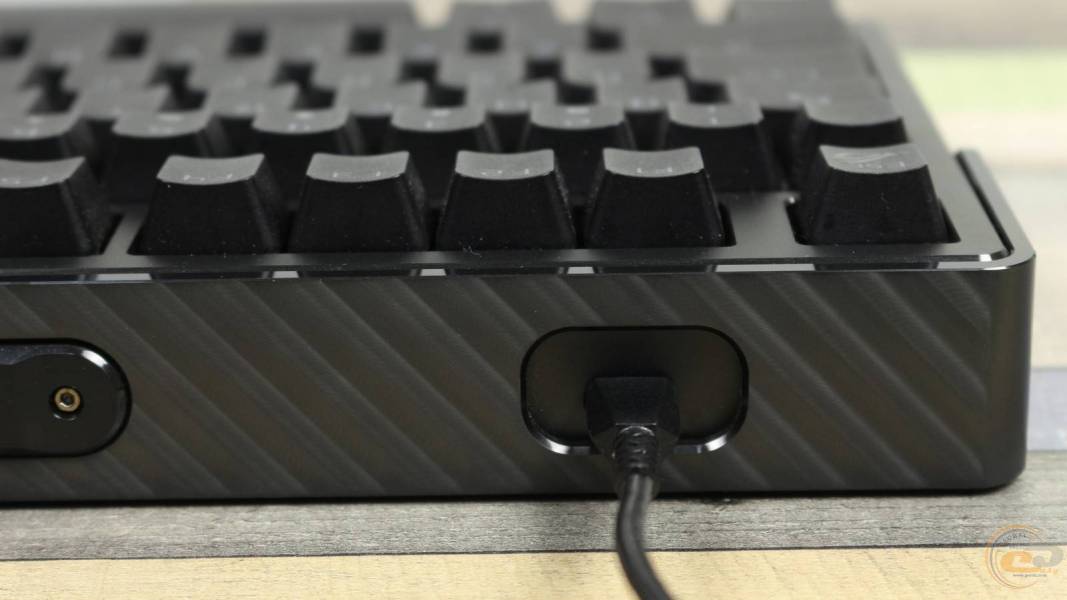 ASUS ROG Azoth Extreme-5