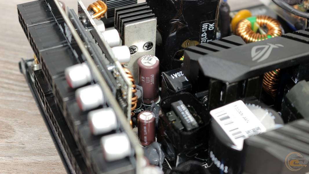 ASUS ROG Strix 550W Gold-1