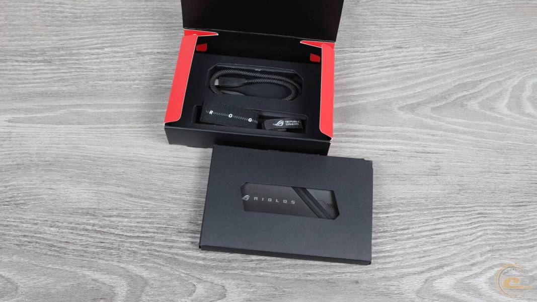 ASUS ROG Strix Aiolos-1