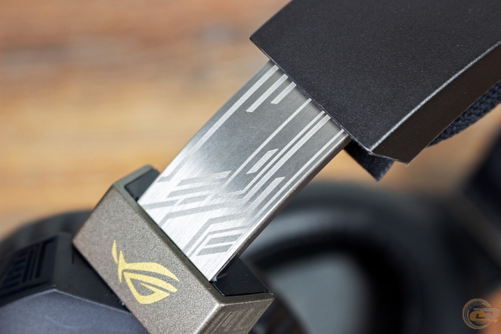 ASUS ROG Strix Fusion 700-1