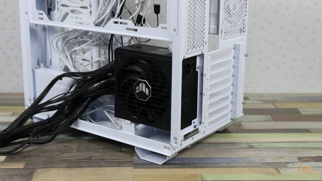 ASUS TUF Gaming GT502 Horizon ARGB-8