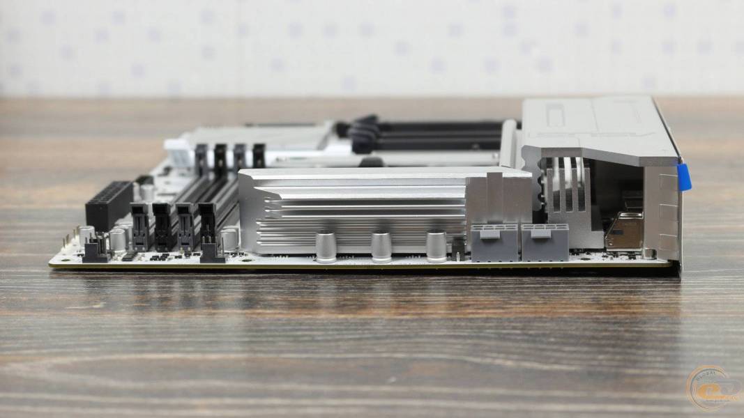 ASUS X870 MAX GAMING WIFI7 W-2