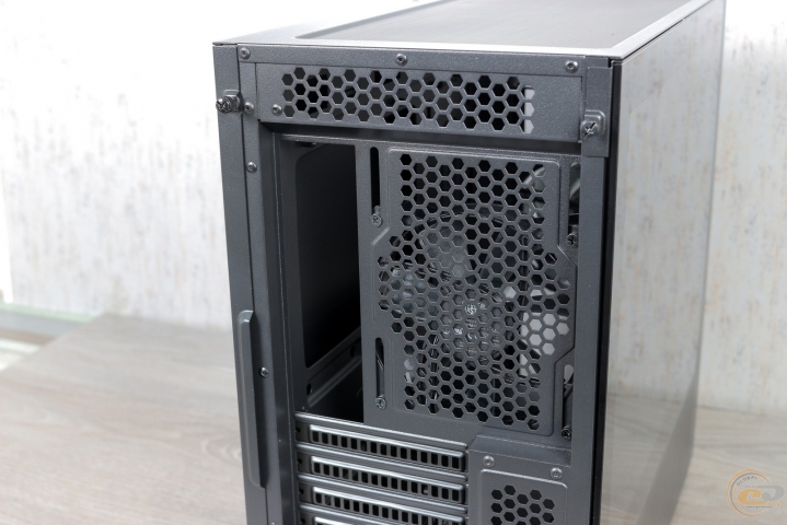 Cooler Master MasterBox NR400-1