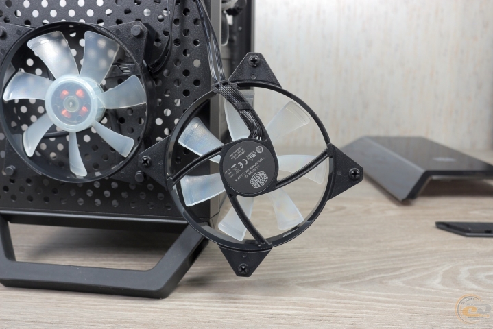 Cooler Master MasterBox Q300P-1