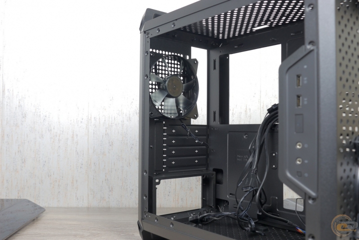 Cooler Master MasterBox Q300P-1