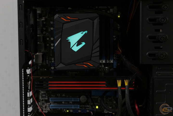 GIGABYTE AORUS ATC700-3