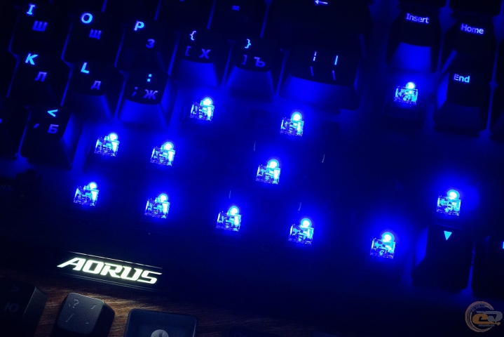 GIGABYTE AORUS K9 Optical-1