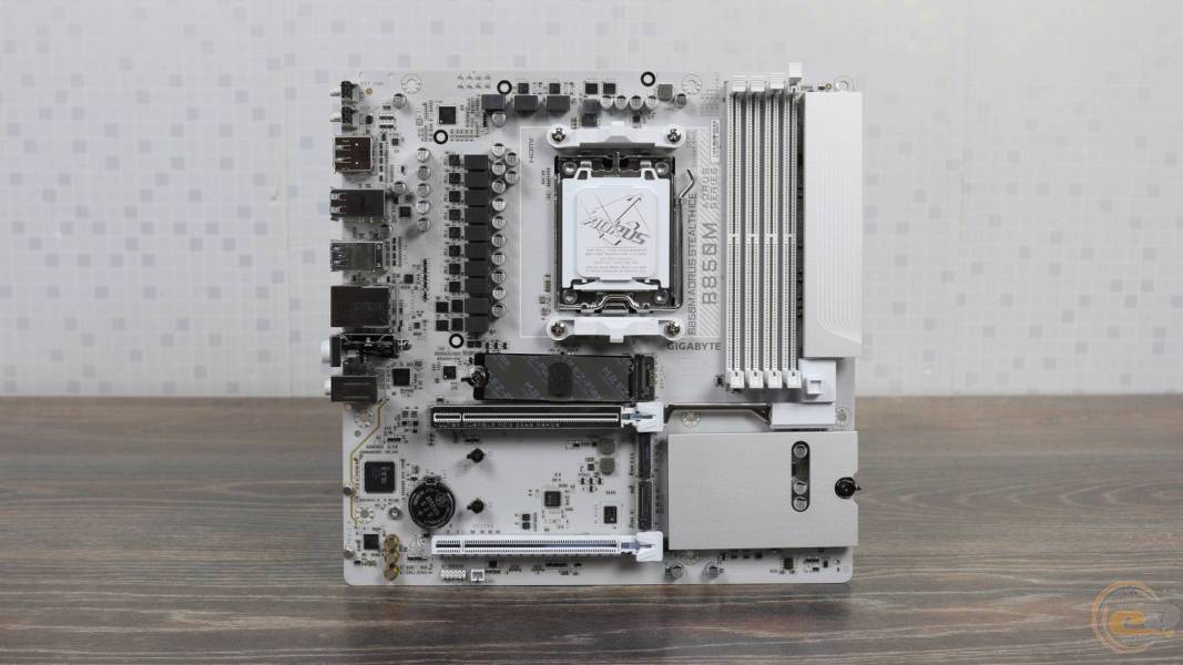 GIGABYTE B850M AORUS STEALTH ICE-3