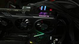 GIGABYTE Radeon RX 7600 XT-2-1