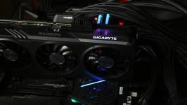 GIGABYTE Radeon RX 7600 XT-2-1