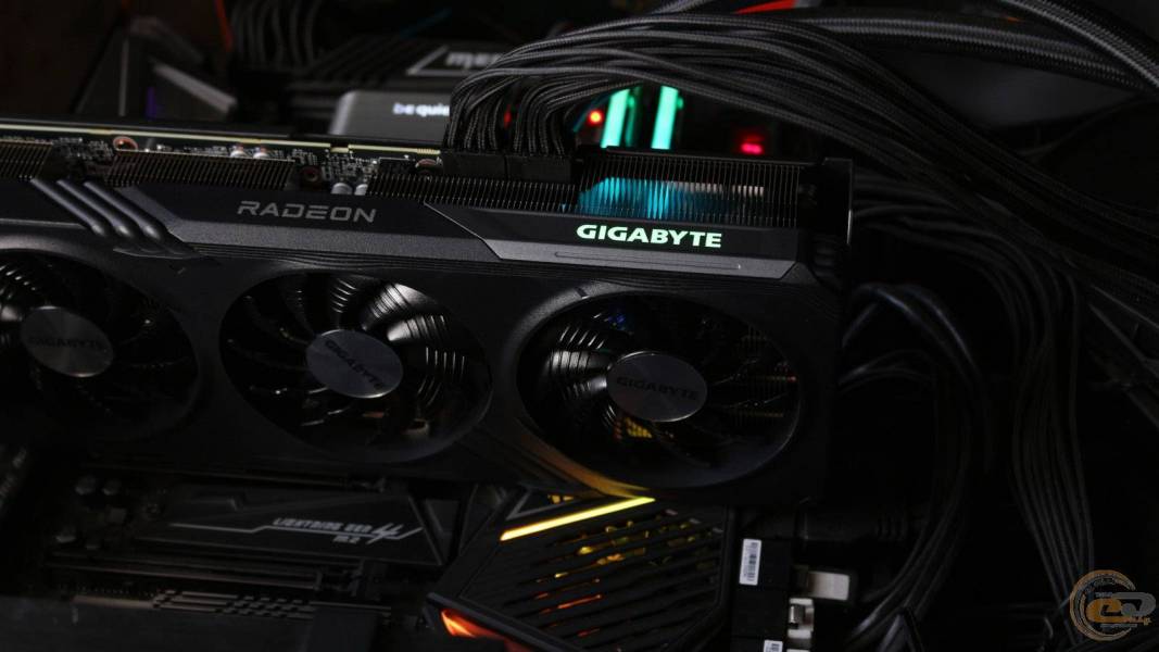 GIGABYTE Radeon RX 7600 XT-2-1