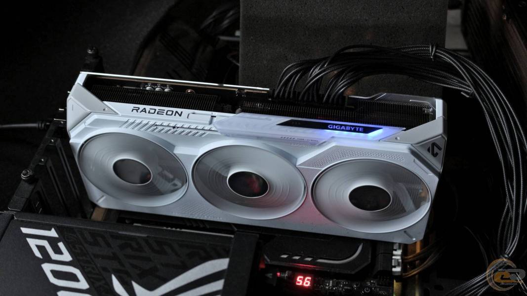 GIGABYTE Radeon RX 9070 XT GAMING OC ICE 16G-2