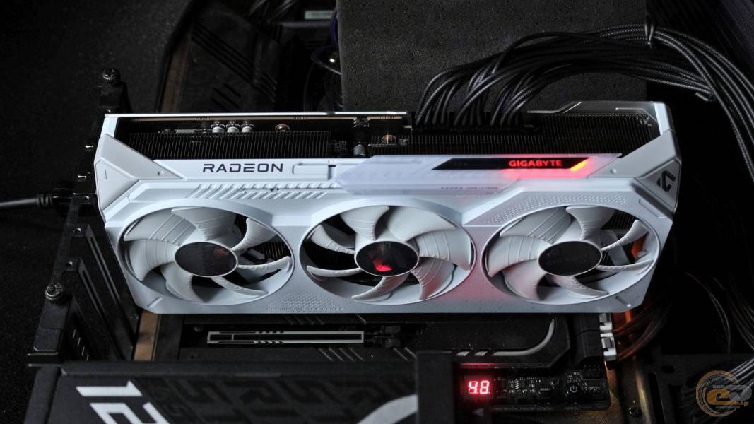 GIGABYTE Radeon RX 9070 XT GAMING OC ICE 16G-2