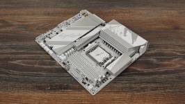 GIGABYTE X870 AORUS ELITE X3D ICE-4