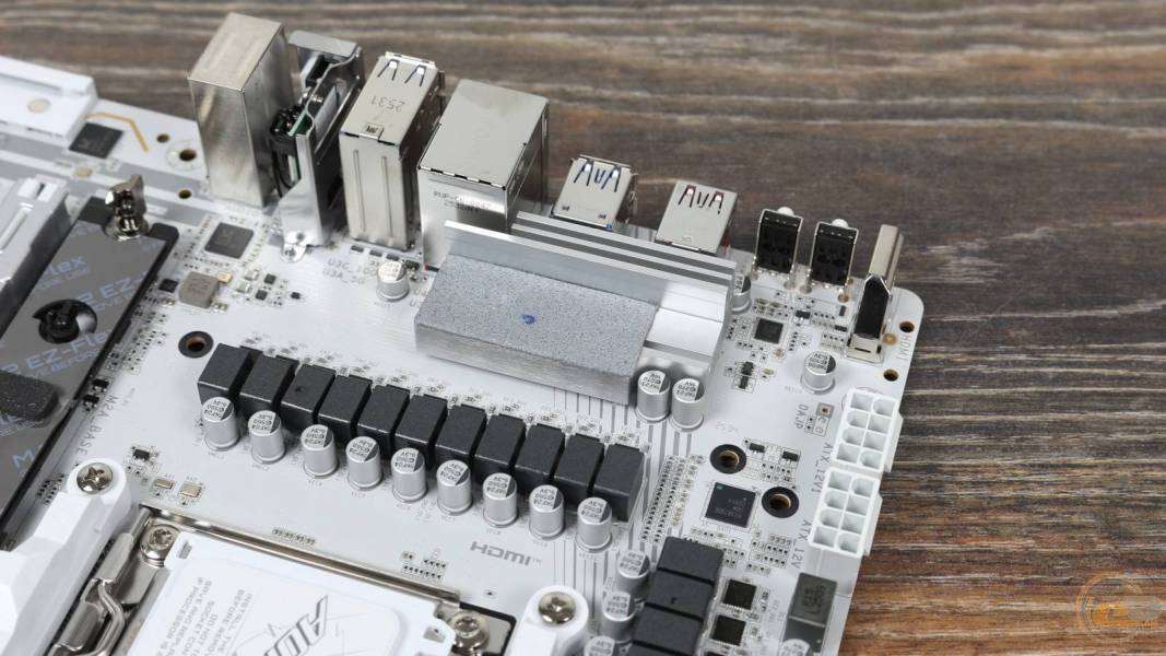 GIGABYTE X870 AORUS ELITE X3D ICE-4