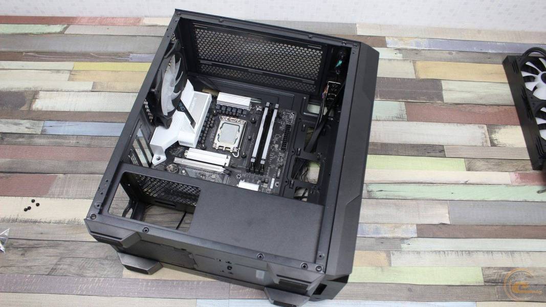 MSI MAG FORGE M110R AIRFLOW-11