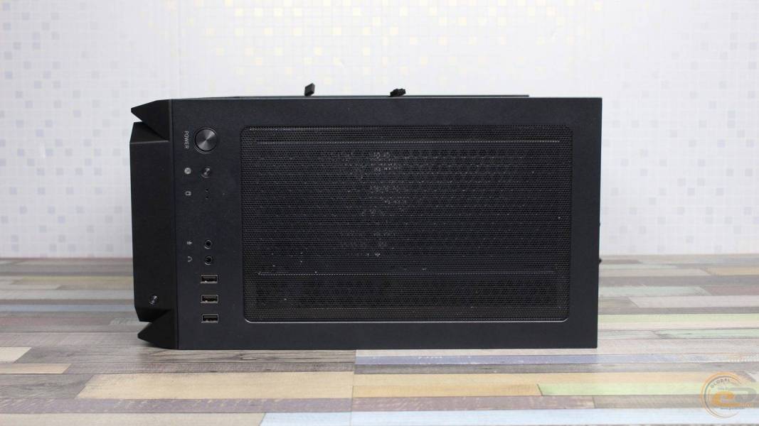 MSI MAG FORGE M110R AIRFLOW-11