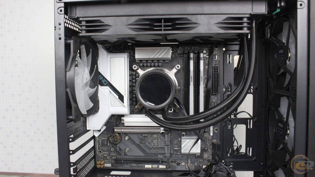 MSI MAG FORGE M110R AIRFLOW-11