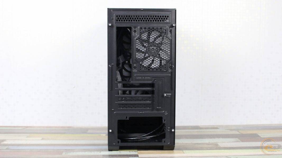 MSI MAG FORGE M110R AIRFLOW-4