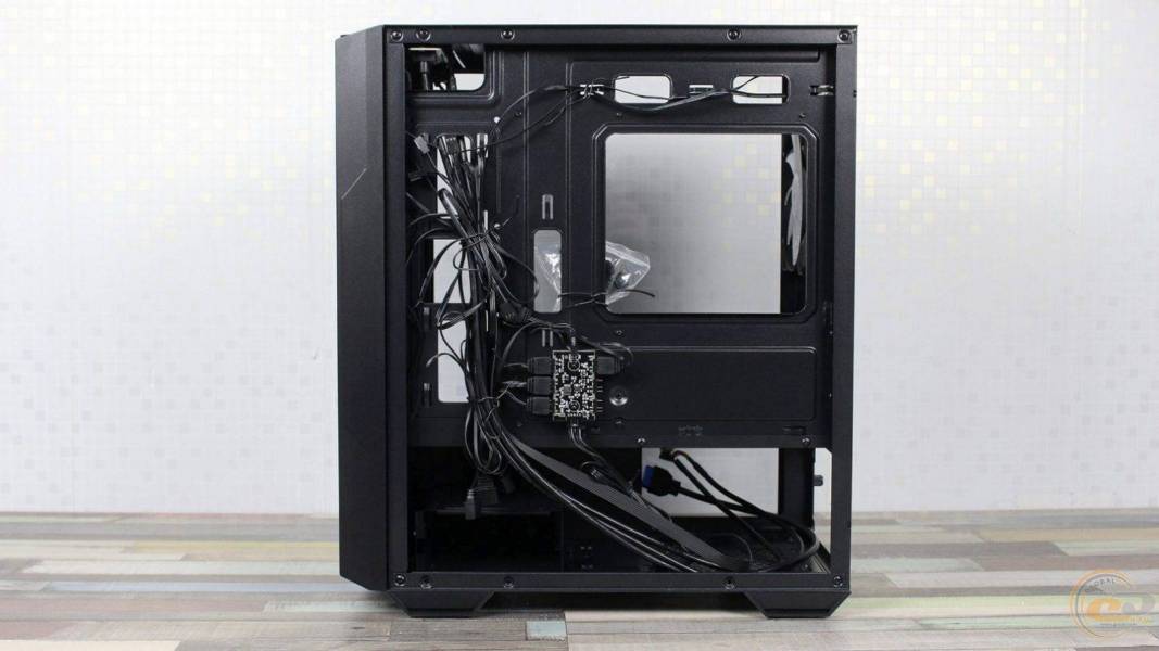 MSI MAG FORGE M110R AIRFLOW-9