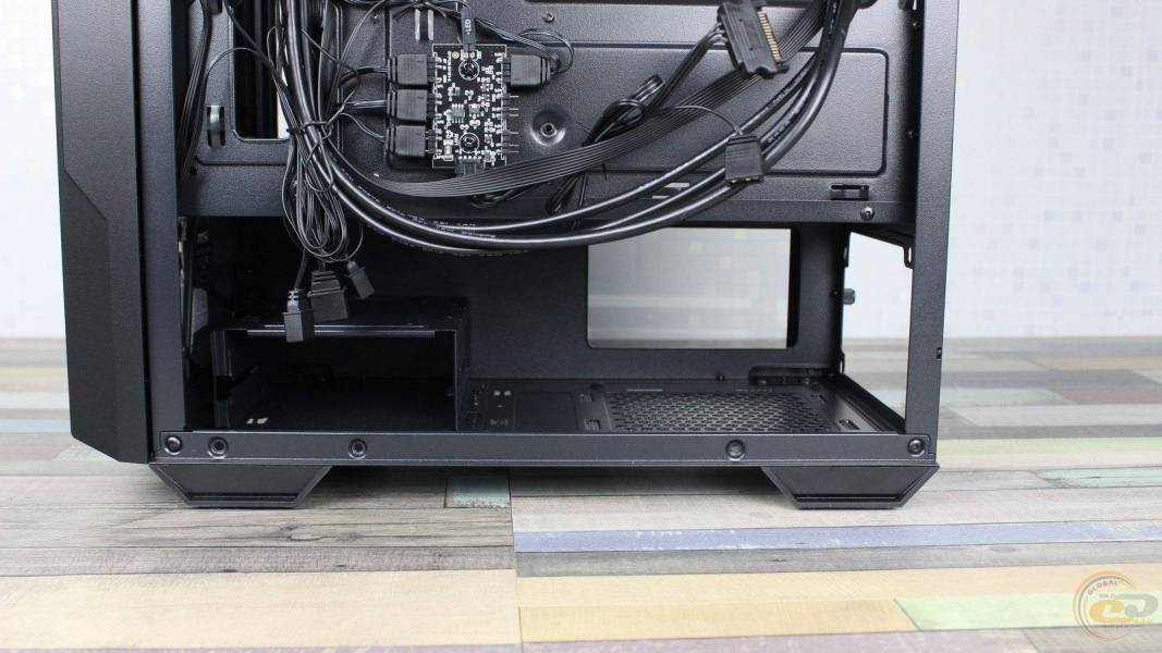 MSI MAG FORGE M110R AIRFLOW-9