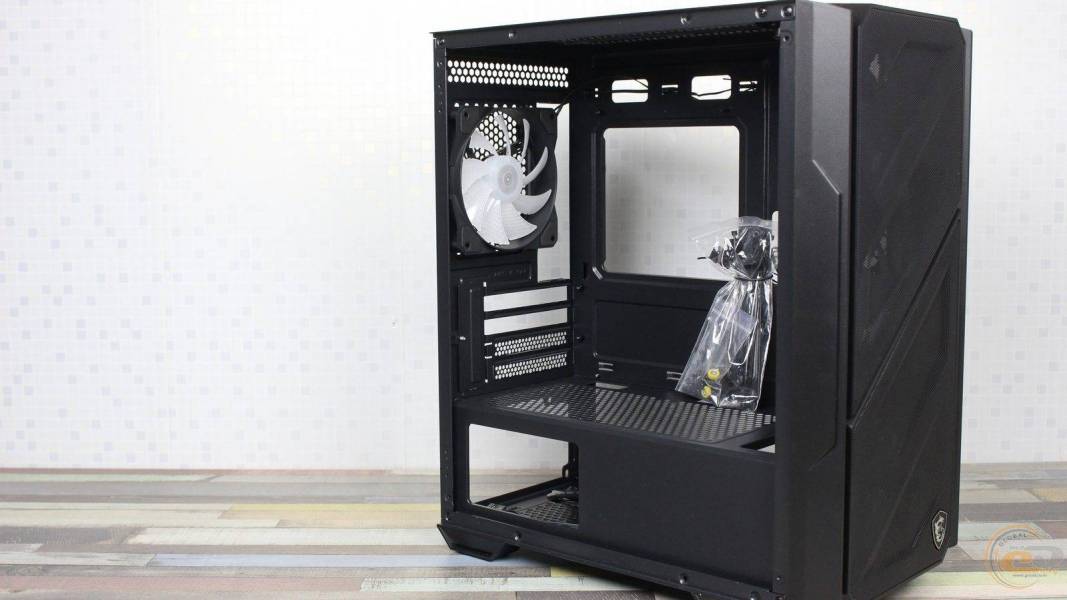 MSI MAG FORGE M110R AIRFLOW-9