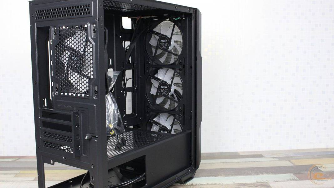MSI MAG FORGE M110R AIRFLOW-9