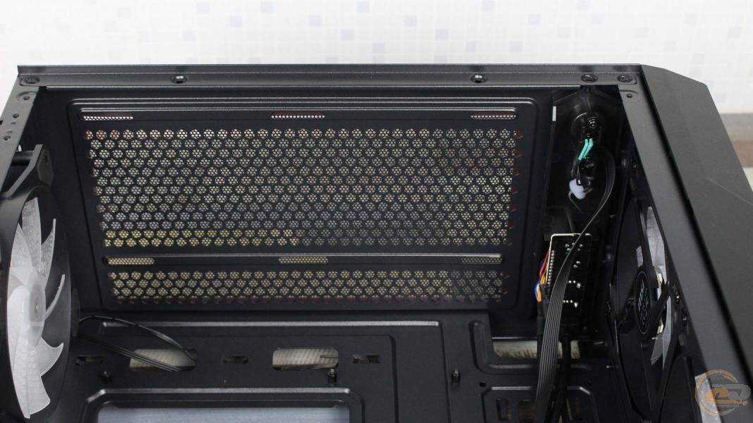 MSI MAG FORGE M110R AIRFLOW-9