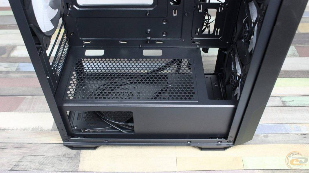 MSI MAG FORGE M110R AIRFLOW-9