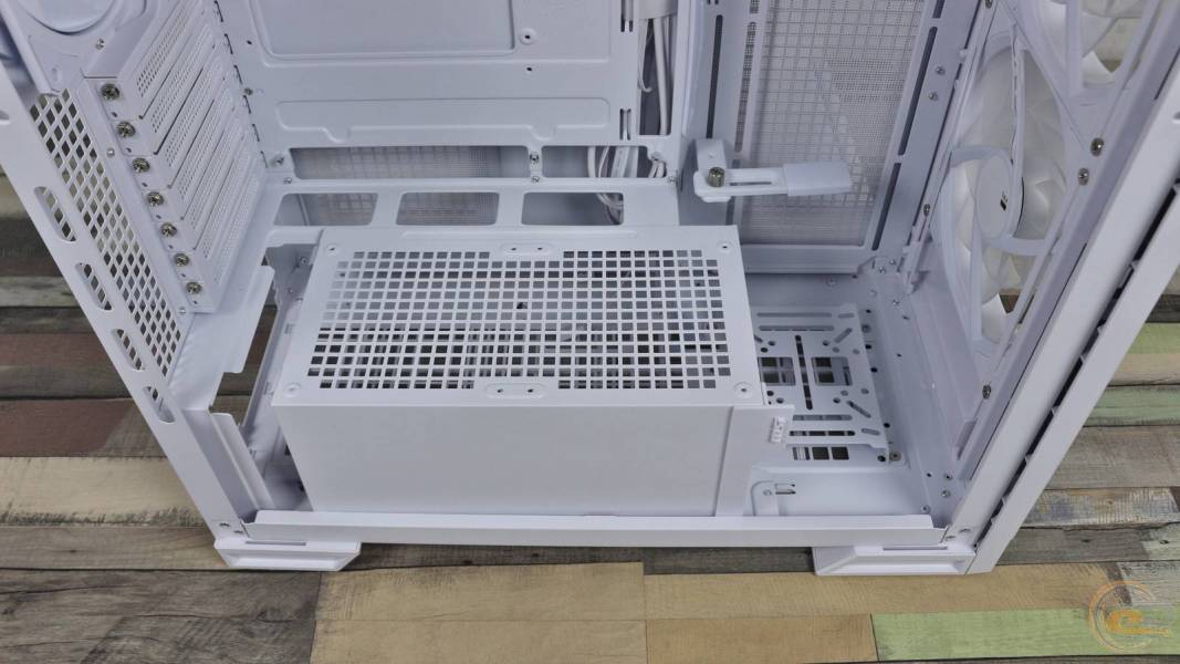 MSI MPG VELOX 300R AIRFLOW PZ-6