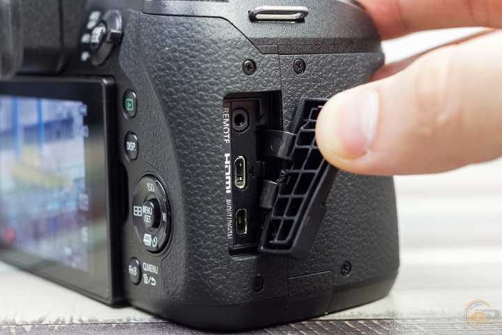 Panasonic LUMIX DMC-FZ300 1