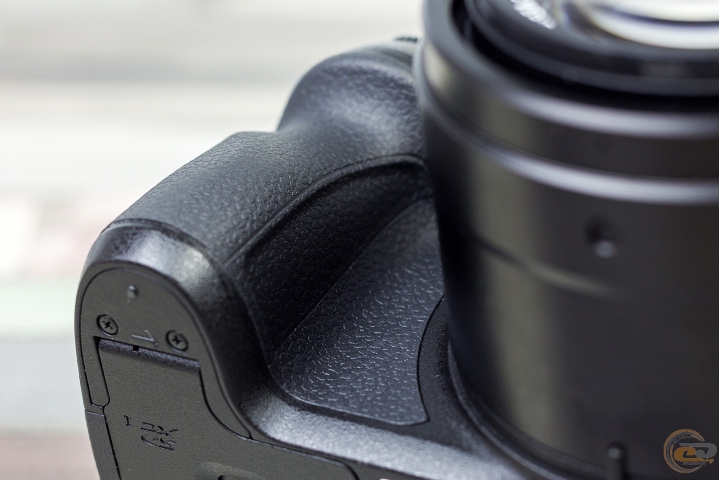 Panasonic LUMIX DMC-FZ300 1