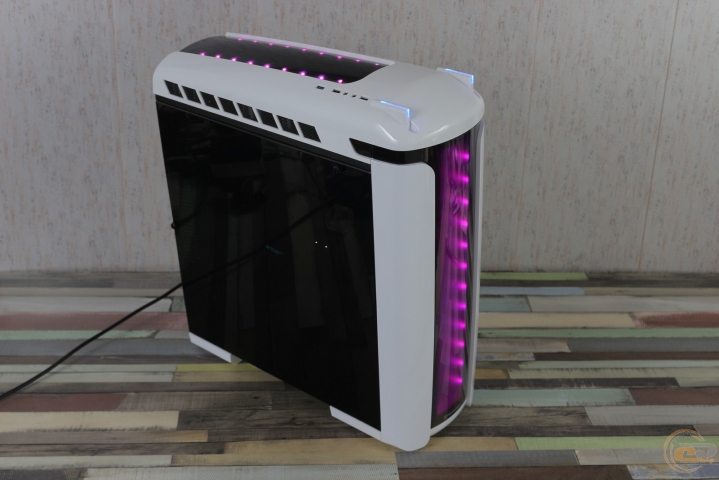 Thermaltake Versa C22 RGB Snow Edition